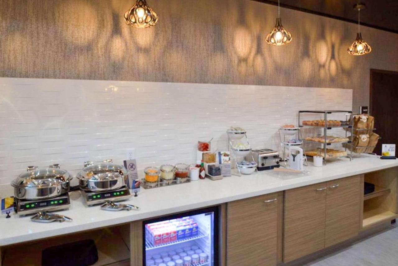 Comfort Inn & Suites Houston I-45 North - Iah Aldine Eksteriør bilde
